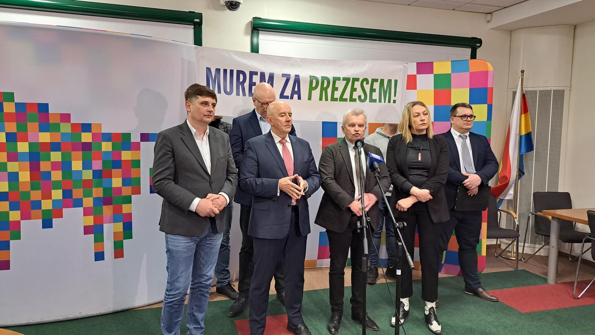 Burzliwa nadzwyczajna sesja sejmiku na temat sytuacji w PKS NOVA