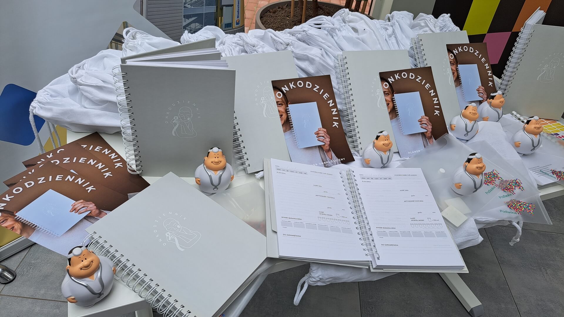 Pierwsze onkodzienniki trafiły do pacjentów Białostockiego Centrum Onkologii