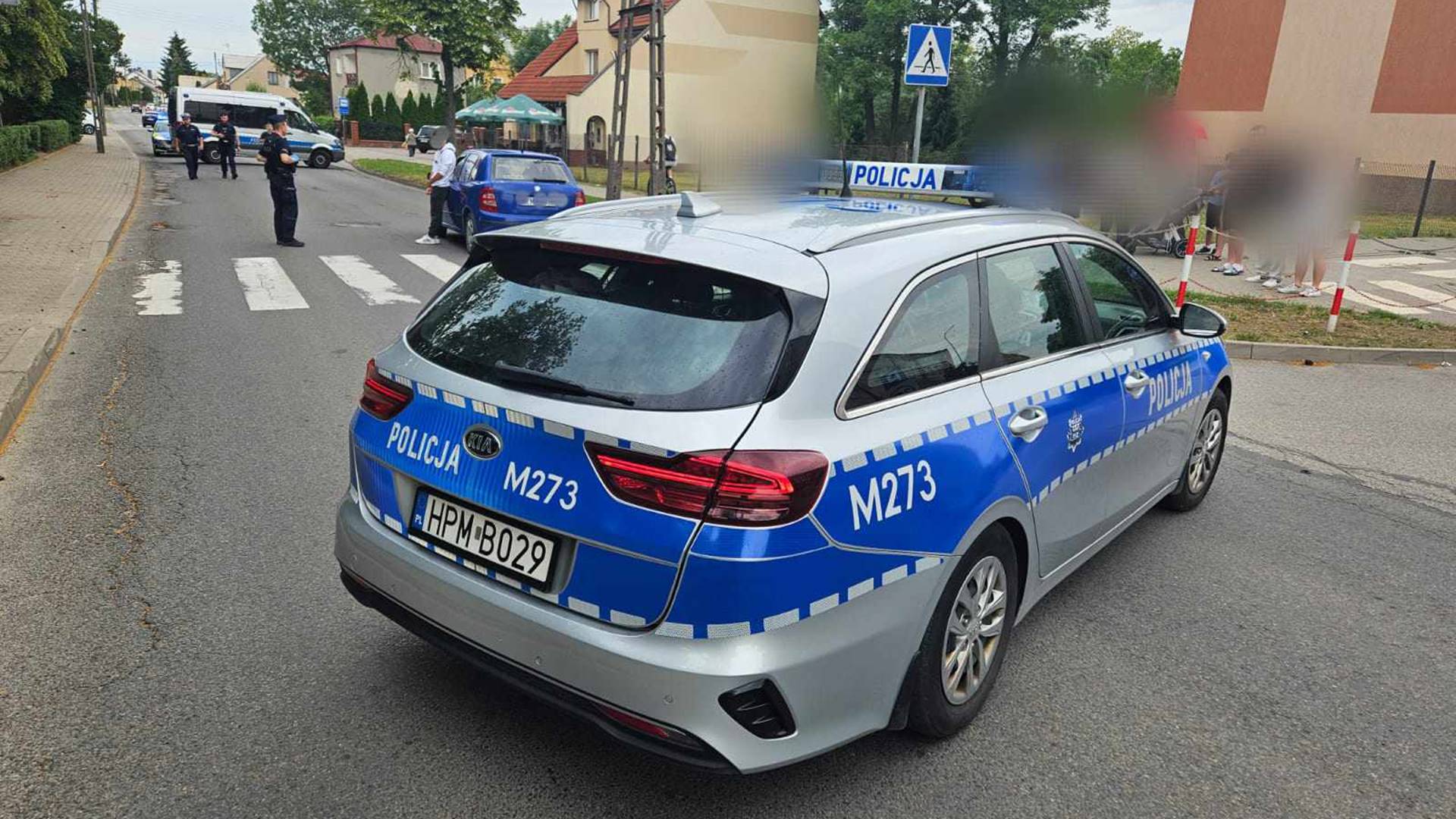 W Łomży 18-letni kierowca potrącił  65-letnią kobietę - droga jest zablokowana