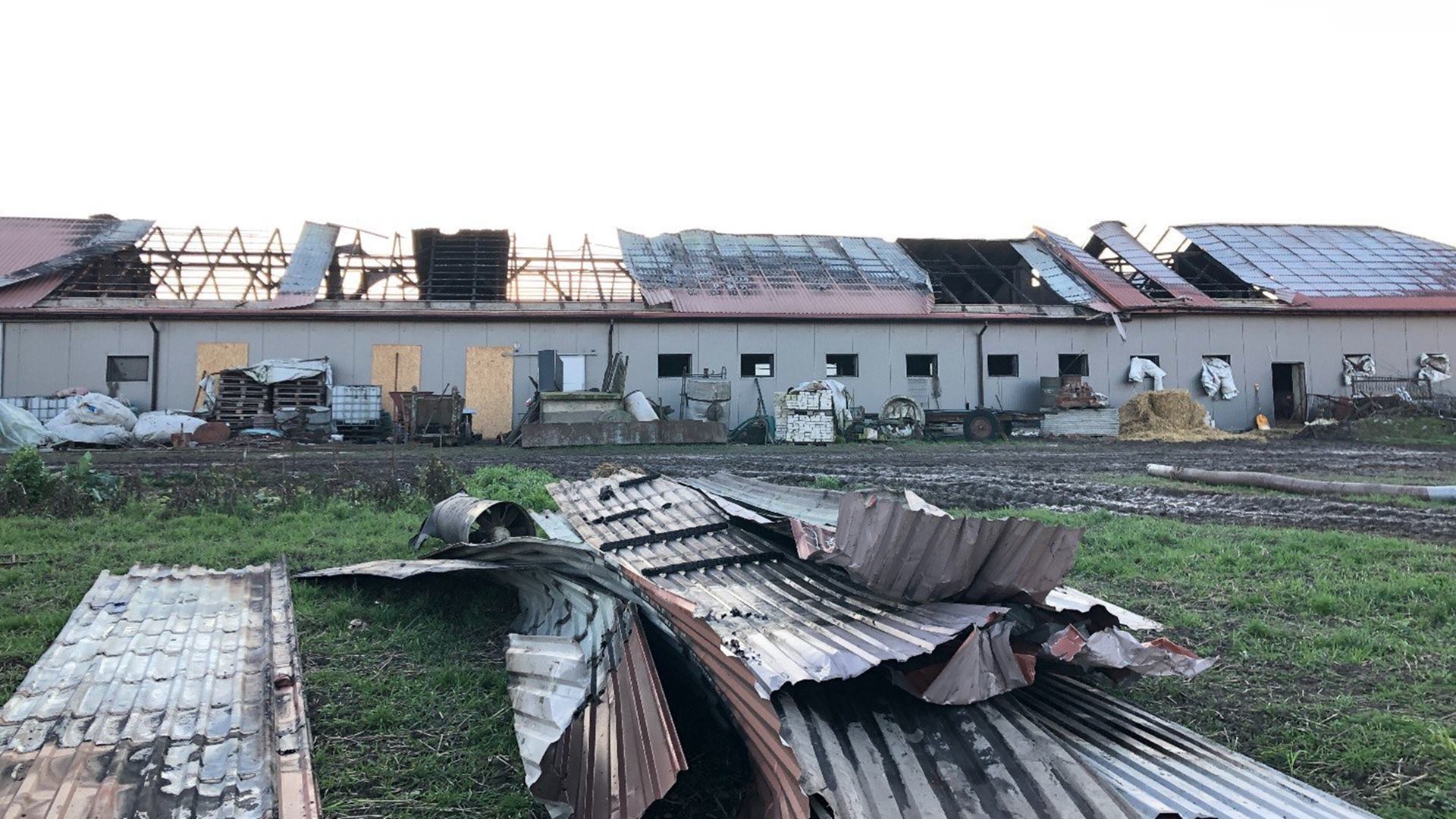 Pożar we wsi Przeździecko-Mroczki w gminie Zambrów zniszczył gospodarstwo rolne - trwa zbiórka na jego odbudowę