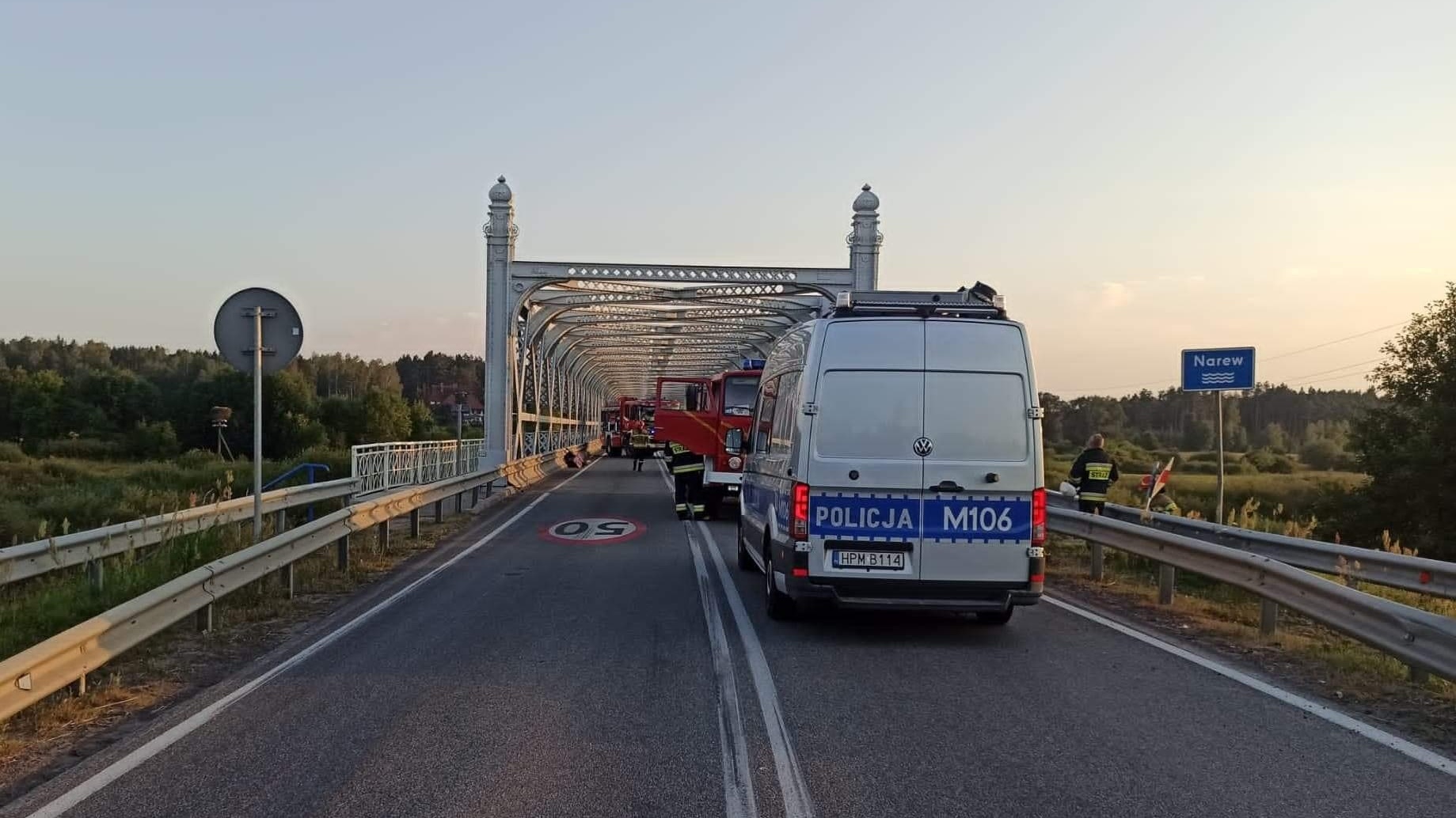 Wypadek na moście na Narwi w okolicach Plosek - jedna osoba nie żyje