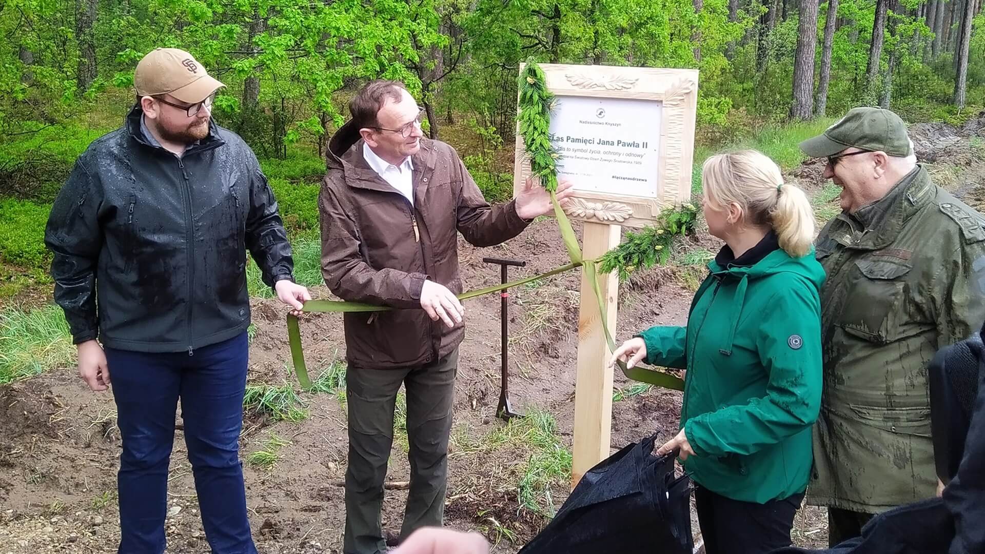 W okolicach Tykocina posadzono las pamięci św. Jana Pawła II [zdjęcia]