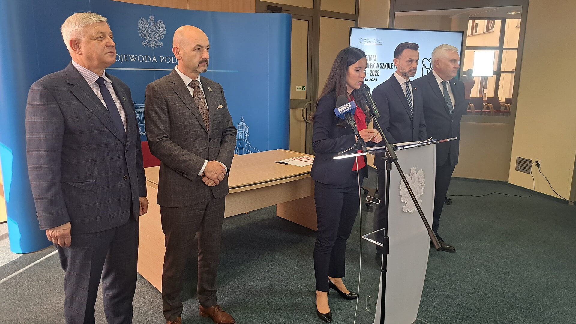 Potrzebujący dostaną wsparcie - jest umowa na "Posiłek w szkole i w domu" [wideo]