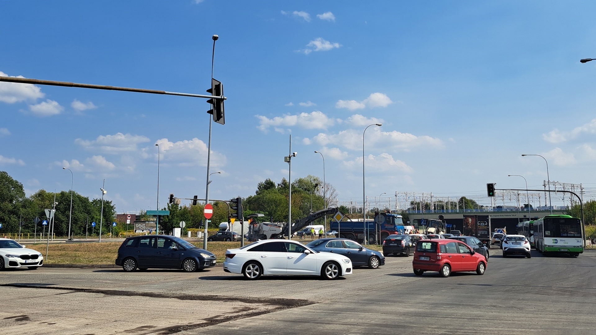 Korki w okolicach Hetmańskiej, Popiełuszki i Fieldorfa Nila w Białymstoku - trwa remont skrzyżowania