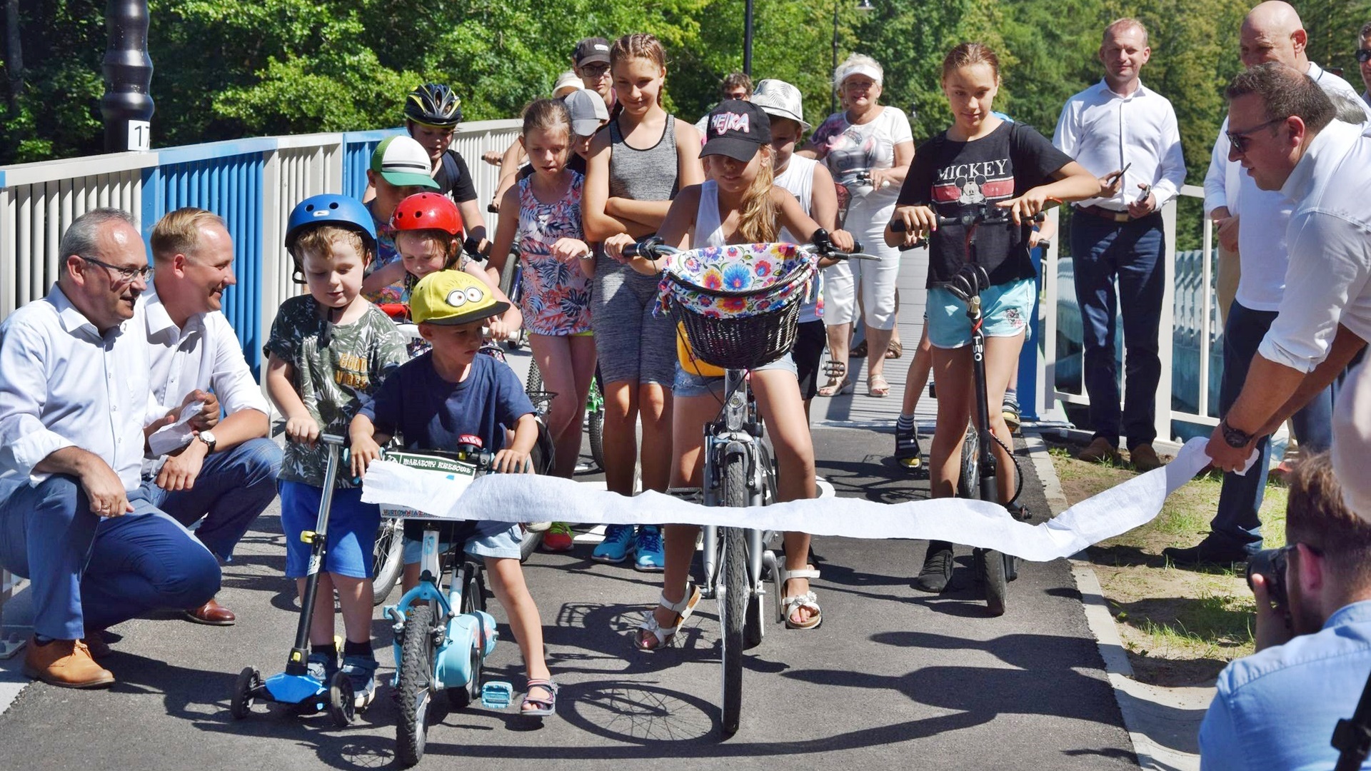 Rowerzyści mogą korzystać z nowej kładki nad Kanałem Bystrym w Augustowie