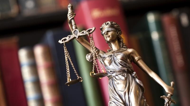 Afera w V LO: nauczyciel i dyrektor oskarżeni