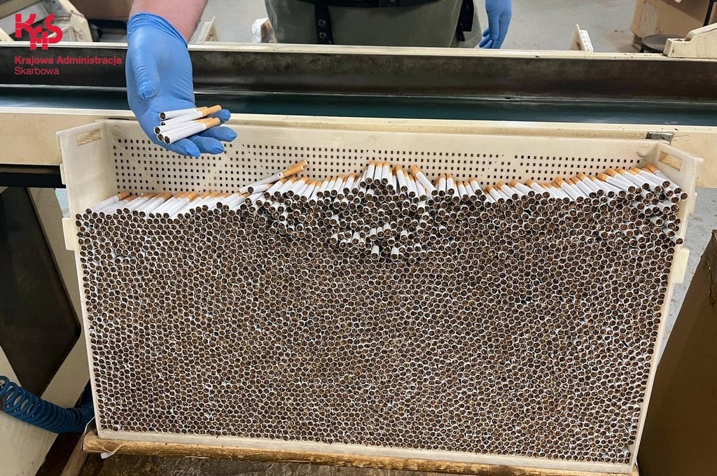 Podlaskie służby zlikwidowały nielegalną fabrykę papierosów