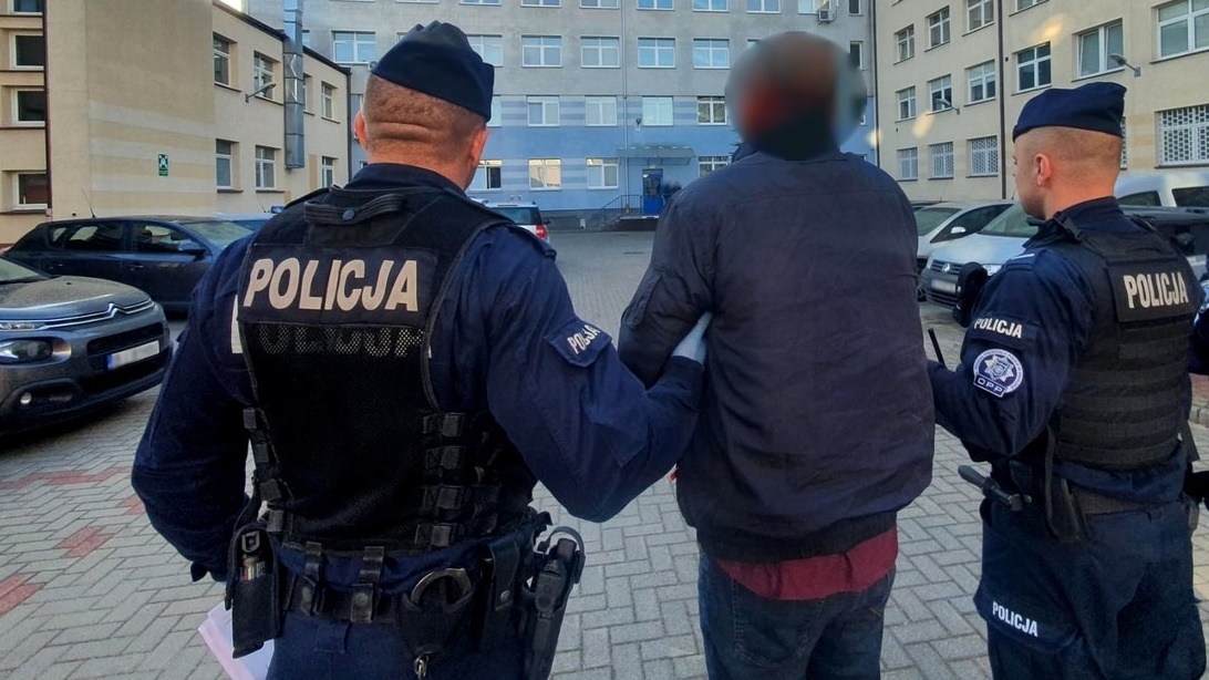 Nie zatrzymał się do kontroli i próbował potrącić policjanta - grozi mu nawet 10 lat więzienia