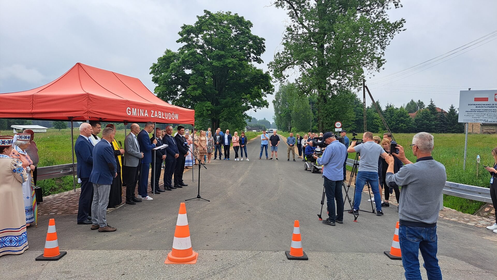 Oficjalne otwarcie wyremontowanej drogi we wsi Pasynki w gminie Zabłudów