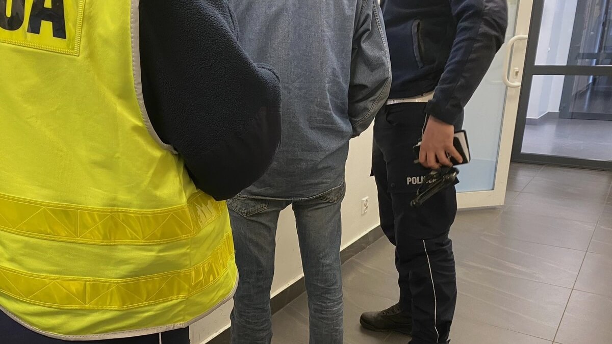 Kolneńscy policjanci skonfiskowali auto kierowcy, który prowadził z 2,5 promila alkoholu we krwi