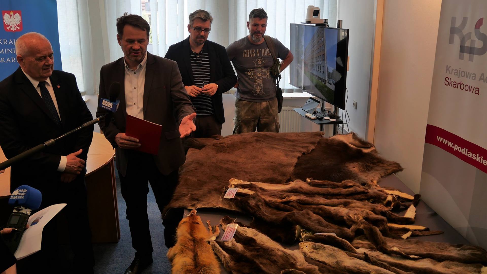 Podlaska KAS przekazała eksponaty Instytutowi PAN w Białowieży