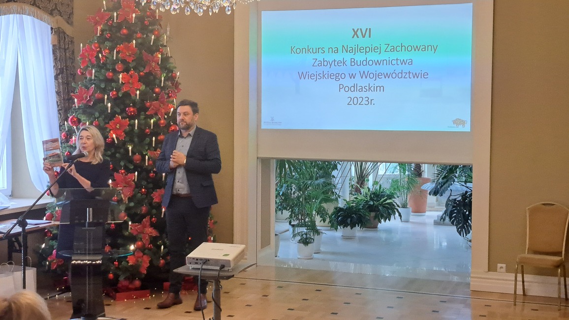 Konkurs na najlepiej zachowany drewniany zabytek na Podlasiu wygrał budynek szkoły w Dzierniakowie