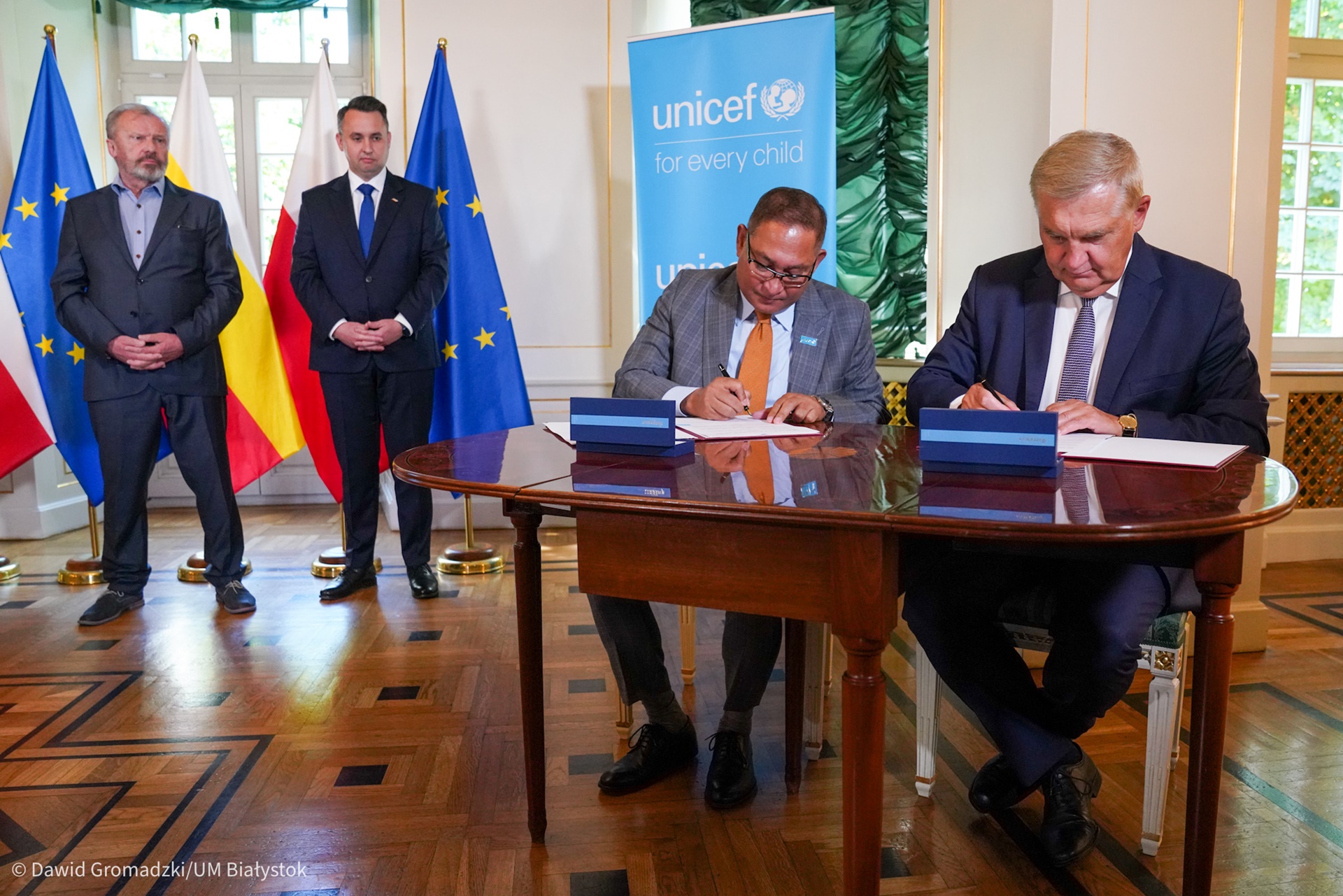 Władze Białegostoku podpisały umowę z UNICEF-em w sprawie pomocy uchodźcom z Ukrainy