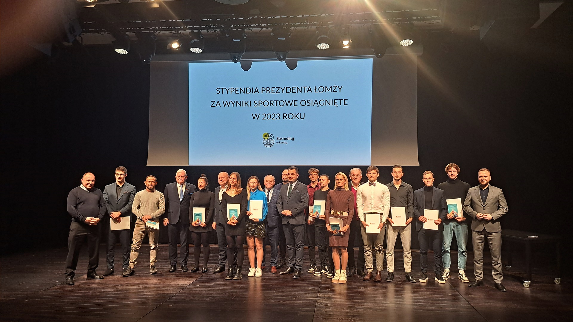 Dwudziestu sportowców odebrało stypendia od prezydenta Łomży