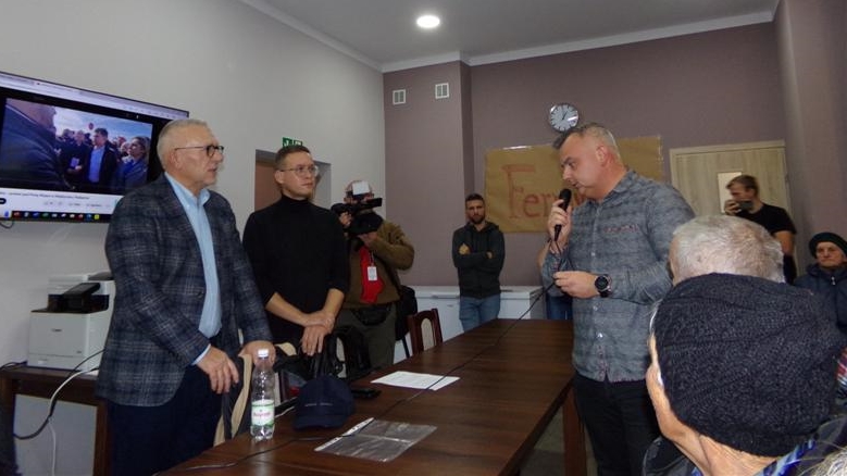 Przedstawiciele firmy Wipasz spotkali się w Rogaczach z lokalną społecznością - mają tam powstać duże kurniki