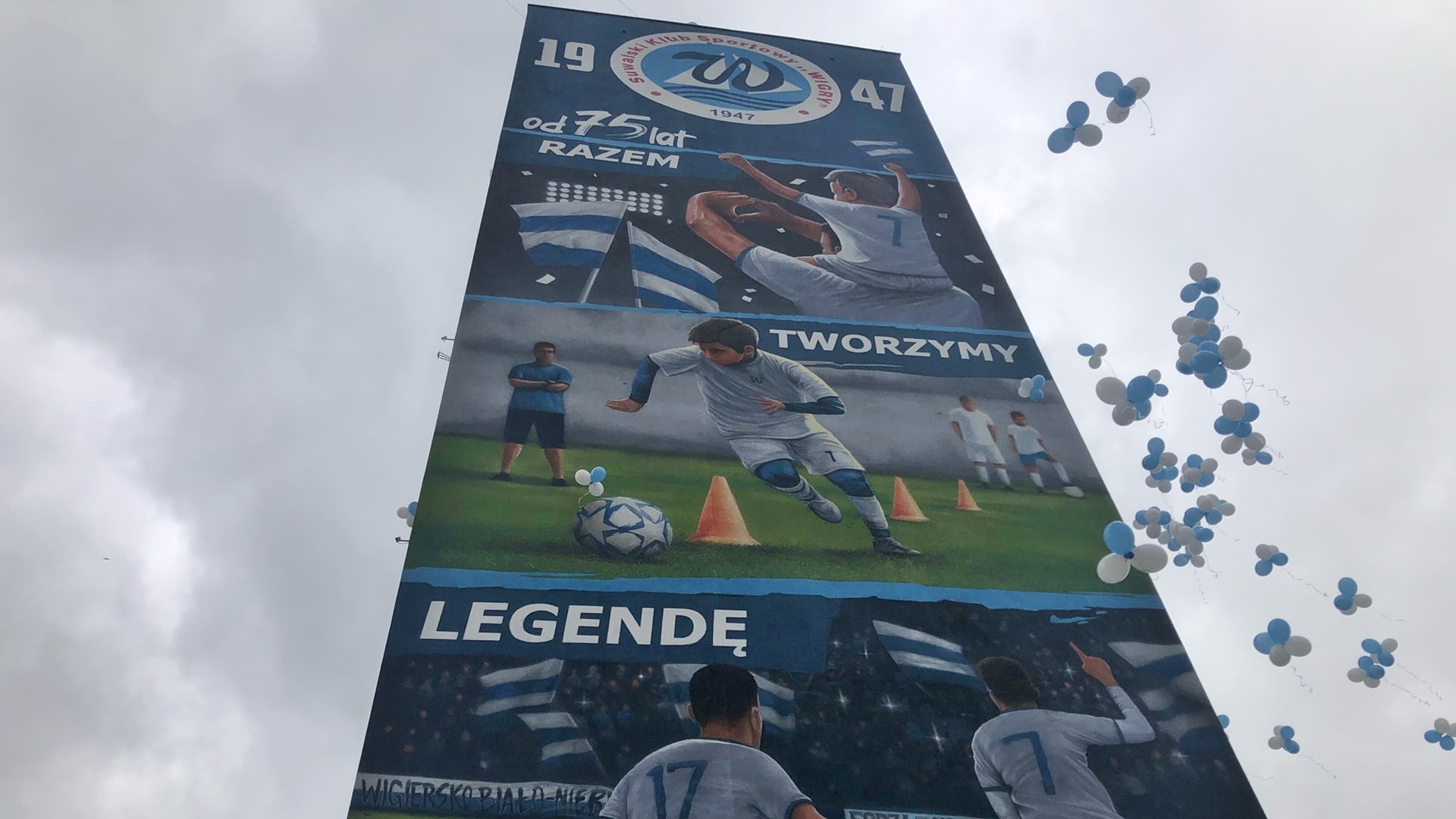 W Suwałkach odsłonięto mural piłkarskiego klubu Wigry