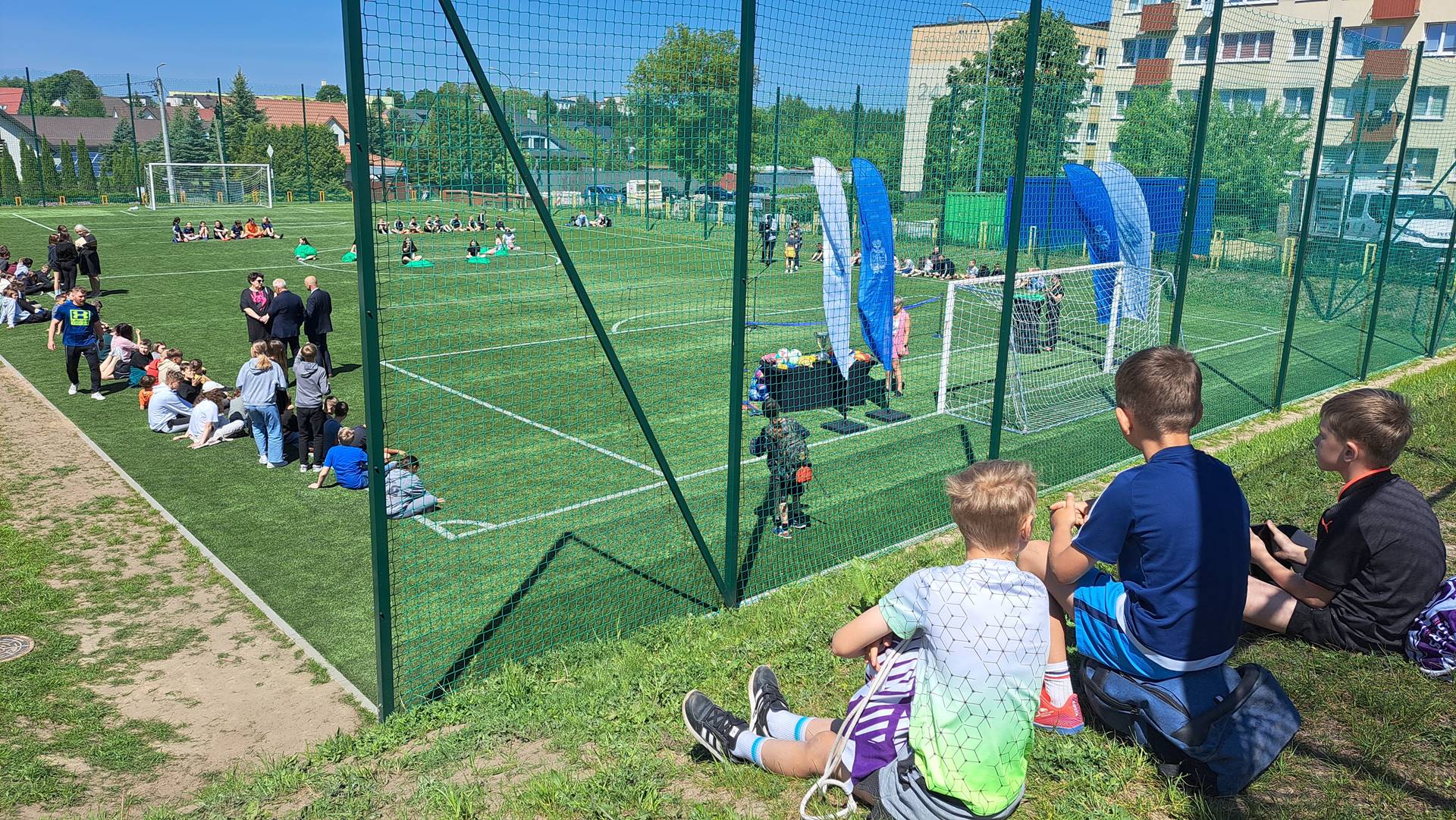 W Choroszczy uczniowie mogą już korzystać z nowych boisk i bieżni lekkoatletycznej