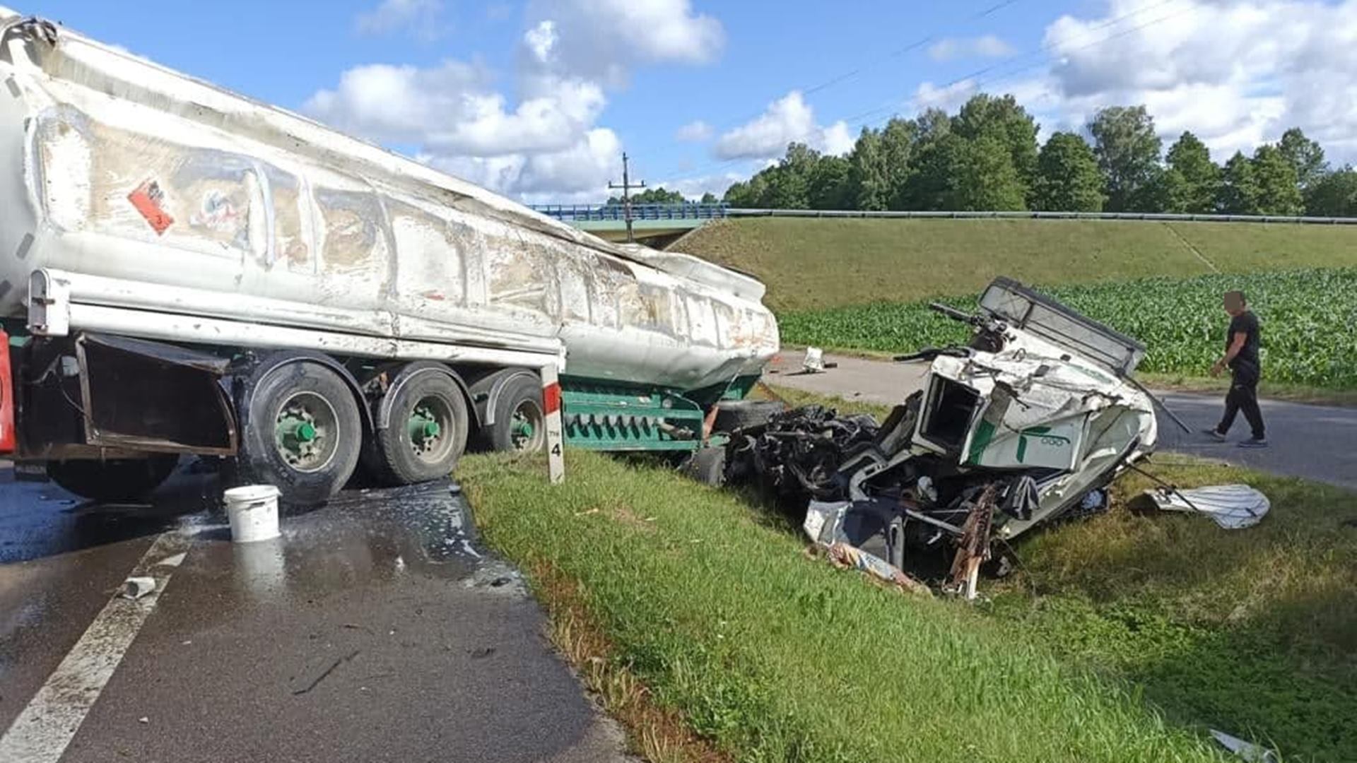 Dwa wypadki na DK8 - jedna osoba nie żyje