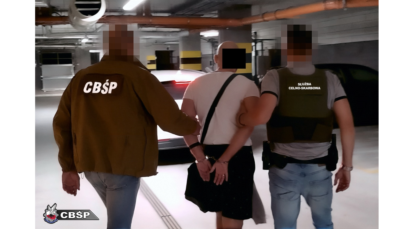 Funkcjonariusze CBŚP zatrzymali trzy osoby podejrzane o pranie pieniędzy