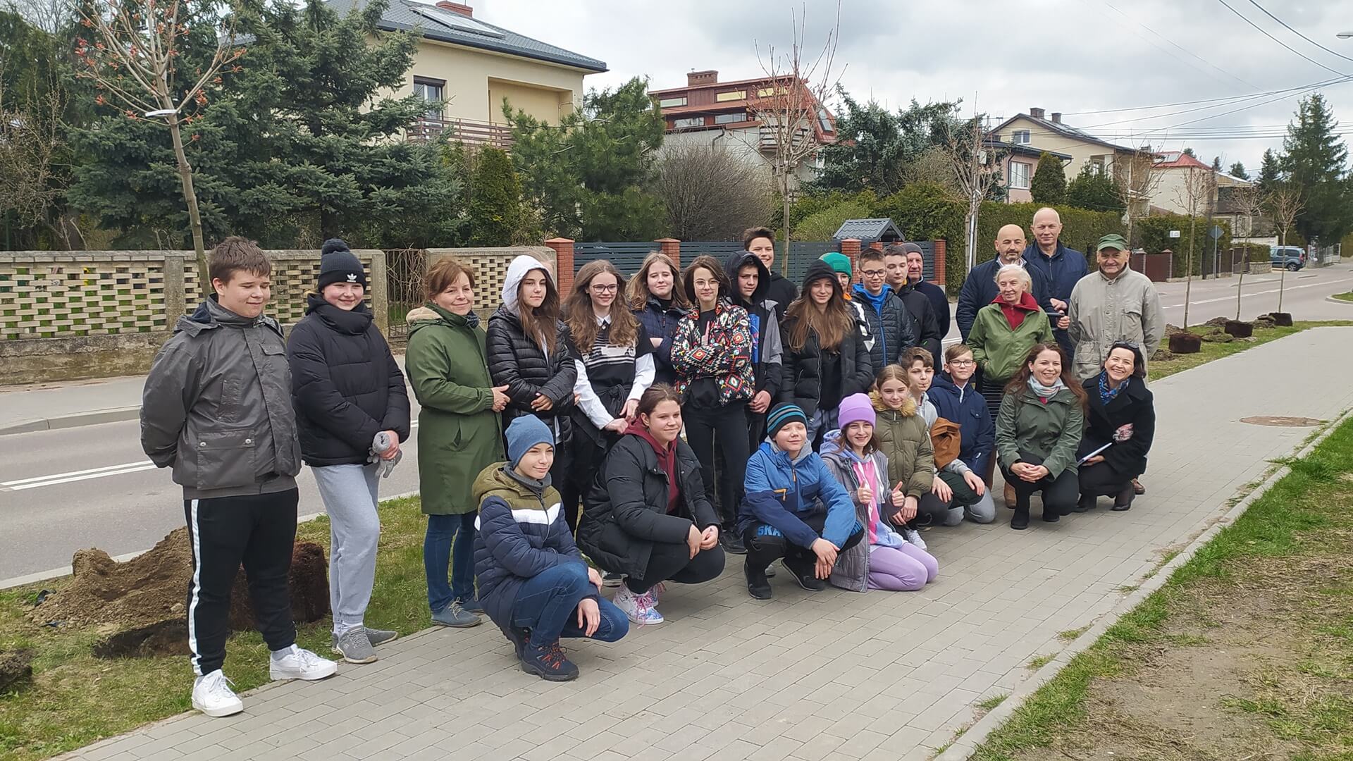 Nowe klony w ramach akcji "100 drzew na 100-lecie Niepodległości Choroszczy"