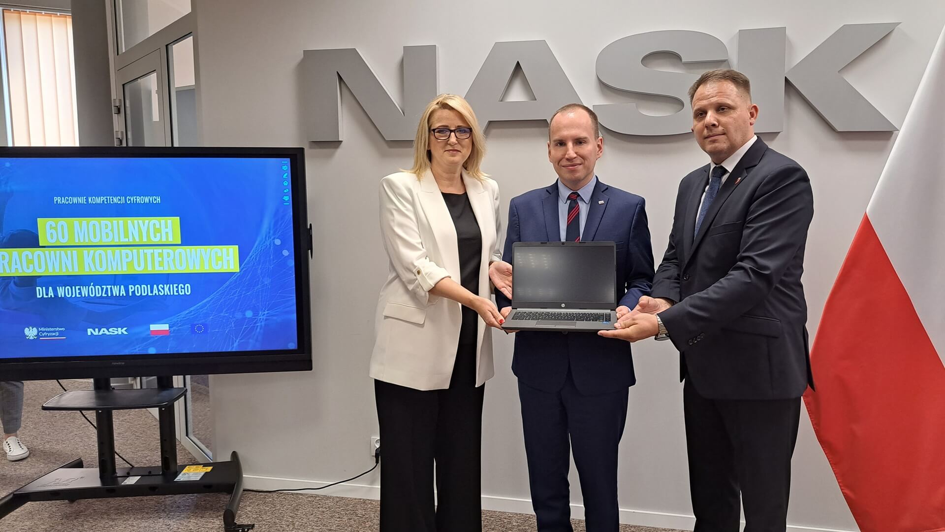 60 podlaskich szkół zostanie wyposażonych w mobilne pracownie komputerowe