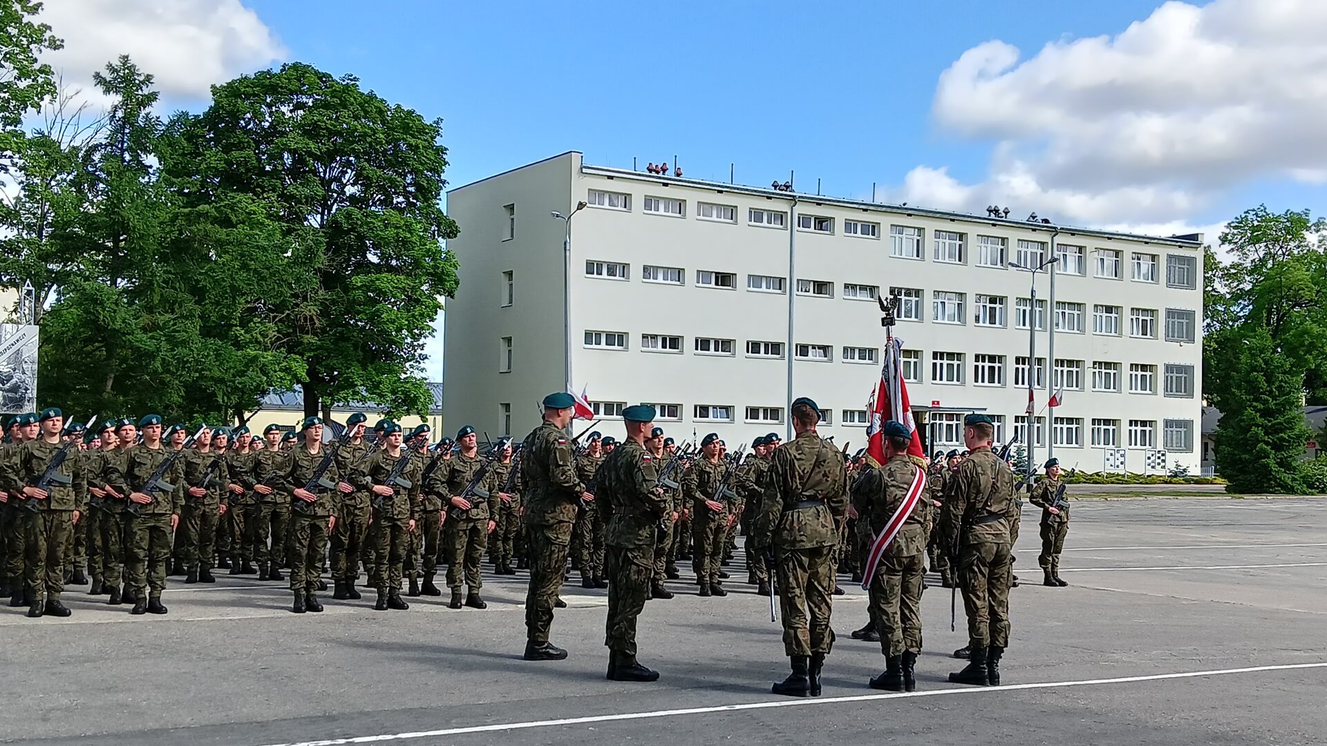 Żołnierze dobrowolnej zasadniczej służby wojskowej złożyli przysięgę w Białymstoku