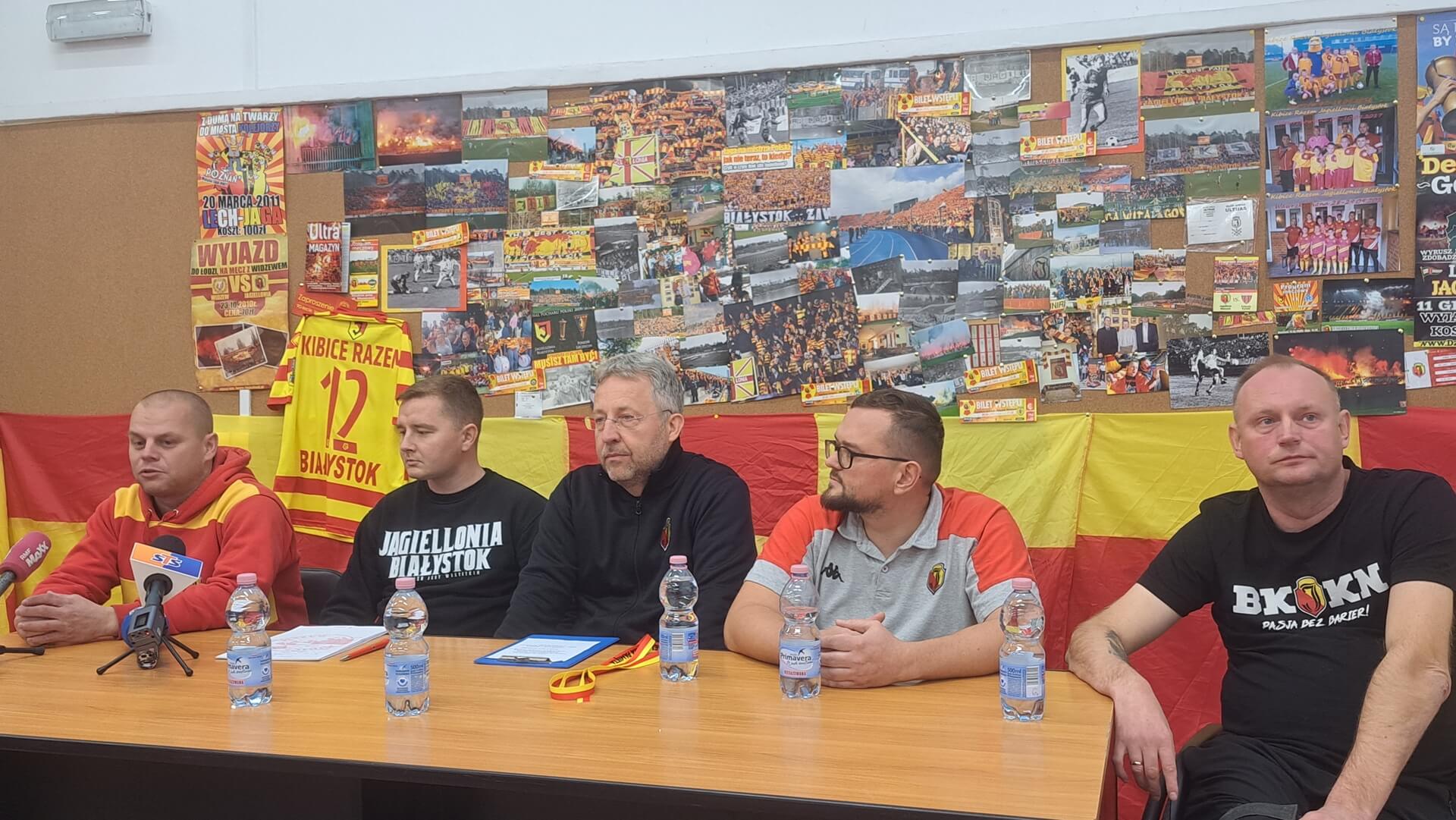 Kibice Jagiellonii Białystok mobilizują się na ligowy mecz z Pogonią Szczecin