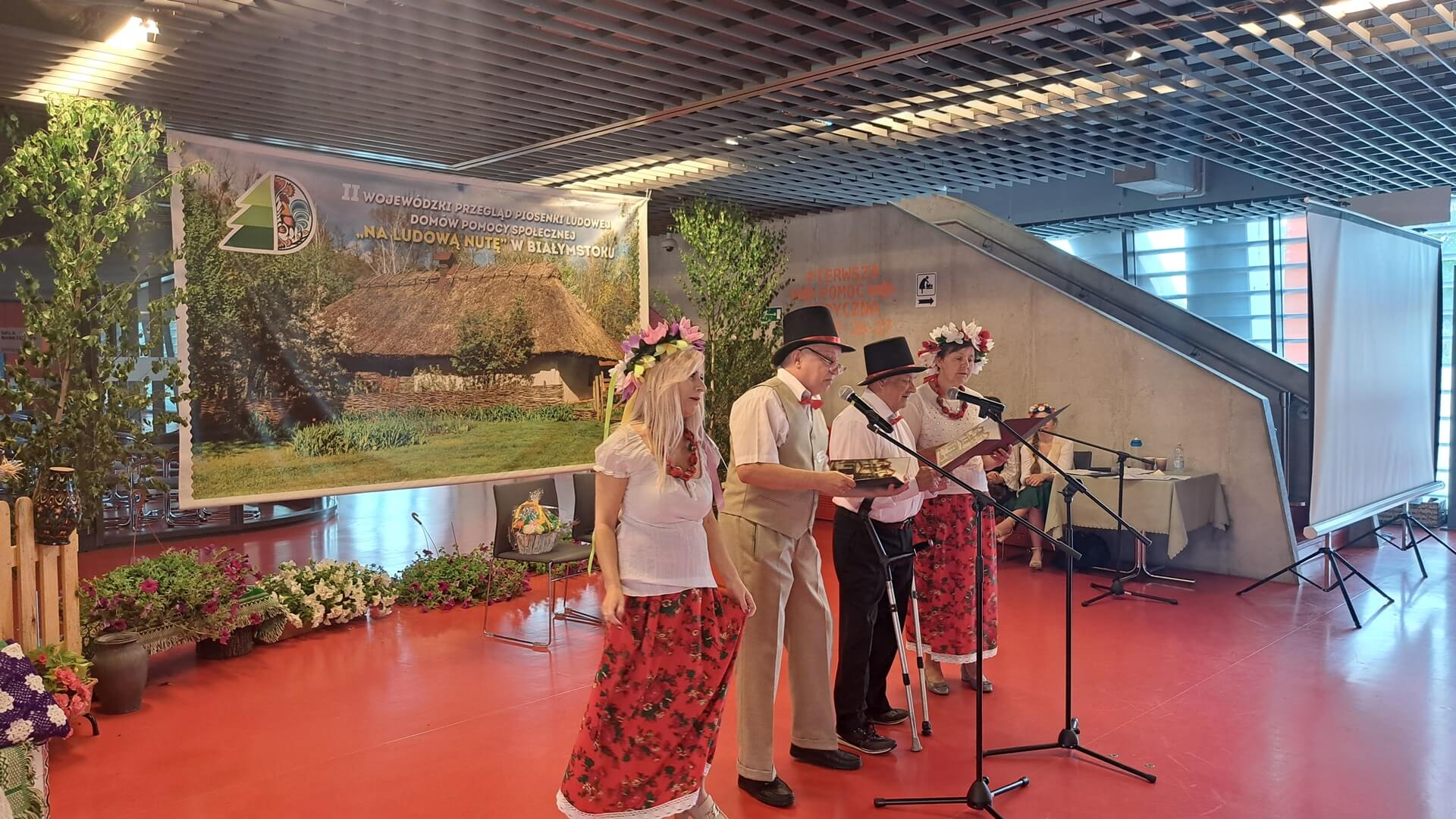 Mieszkańcy podlaskich DPS-ów zaprezentowali umiejętności artystyczne podczas imprezy "Na Ludową Nutę"