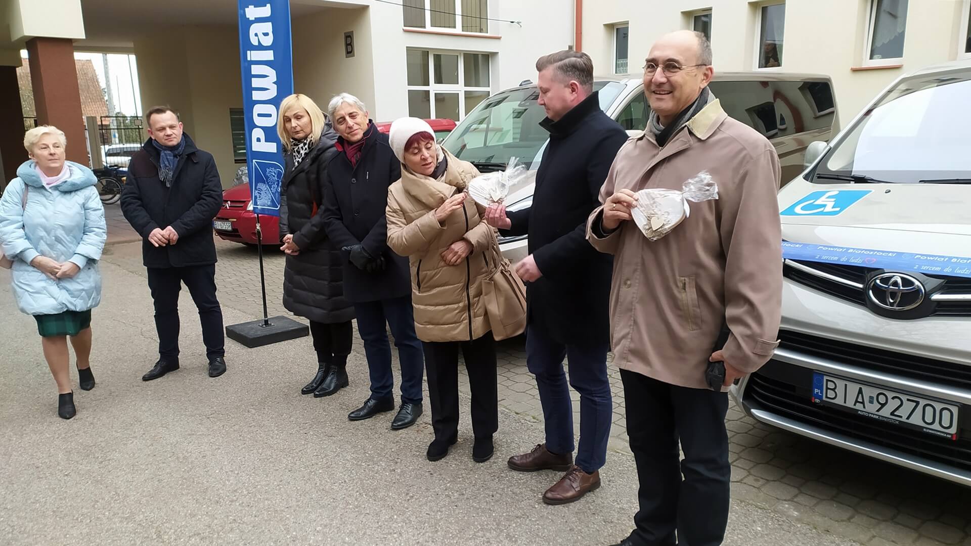Do Domów Pomocy Społecznej w Choroszczy i Uhowie trafiły nowe samochody