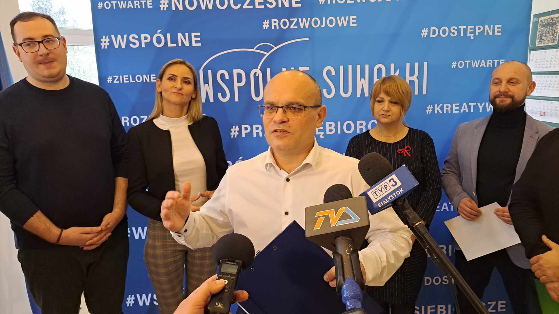 Przedstawiciele komitetu wyborczego "Wspólne Suwałki” krytykują prezydenta Renkiewicza w sprawie zmiany logo miasta