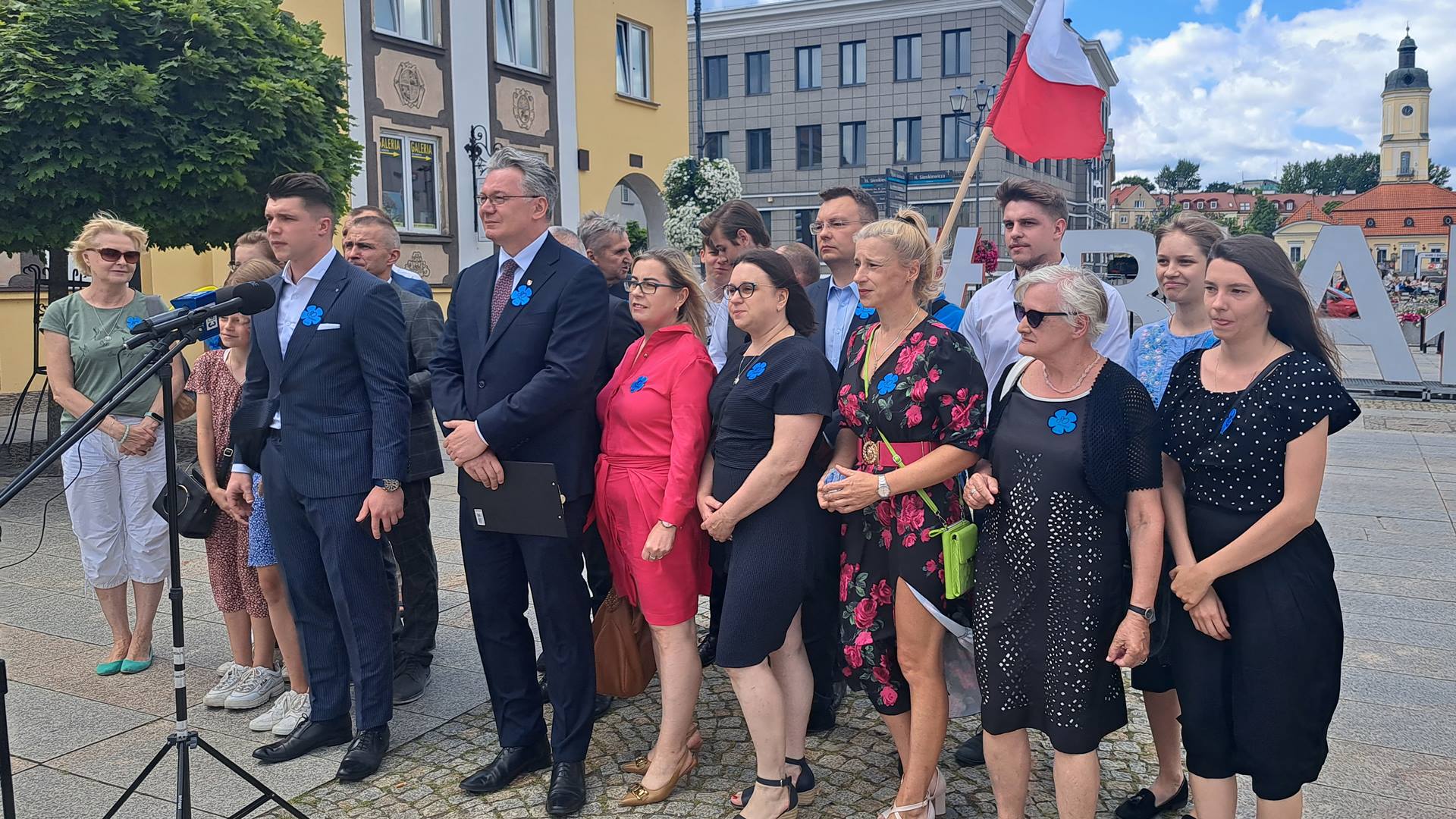 Działacze Konfederacji zorganizowali w Białymstoku akcję "Kwiaty Wołynia"