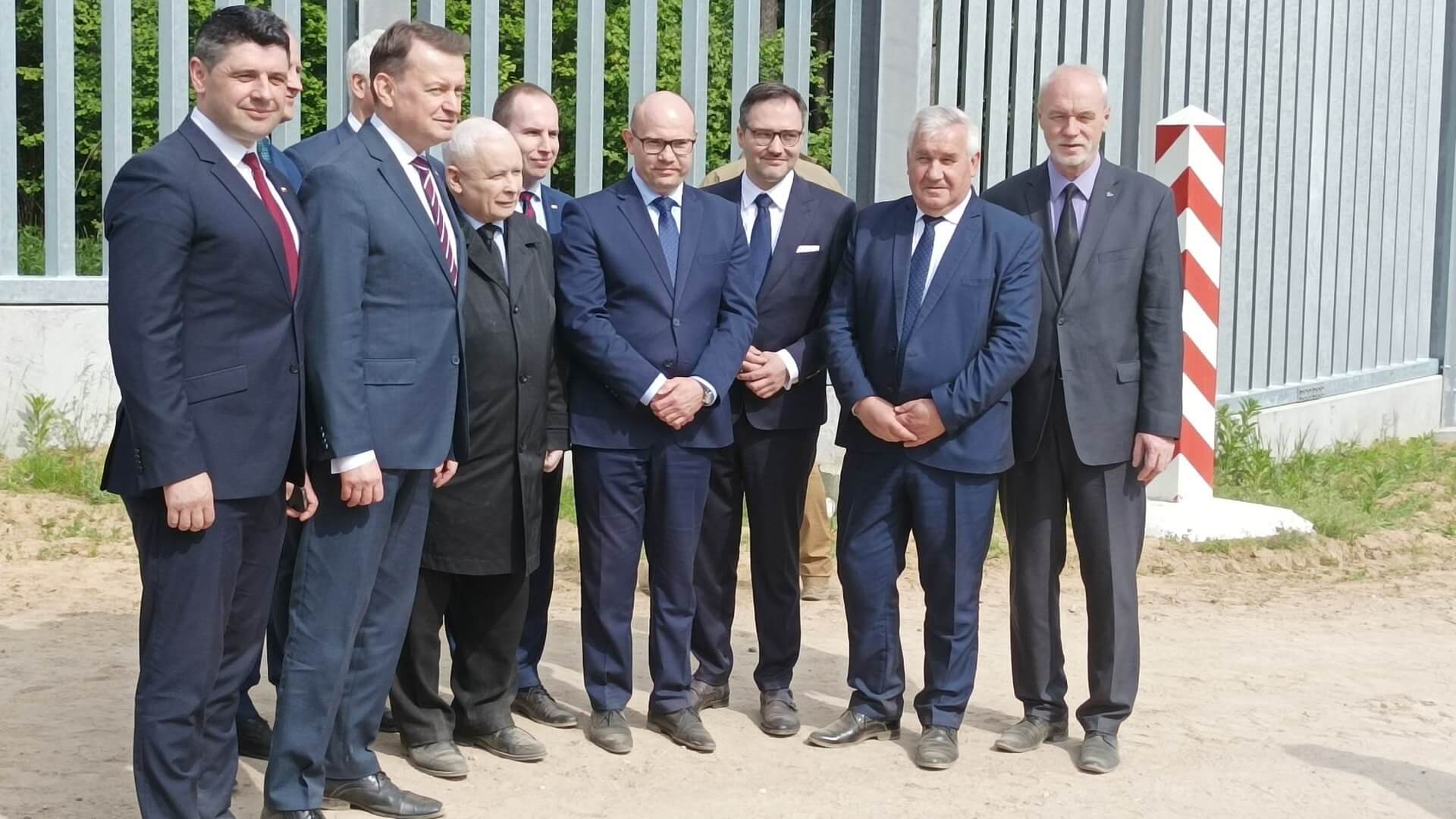 Prezes PiS Jarosław Kaczyński na granicy polsko-białoruskiej: zapora zatrzymała ofensywę Putina i Łukaszenki na Polskę