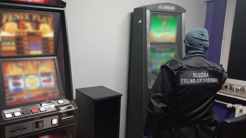 Podlaska KAS zlikwidowała nielegalny salon gier w Łomży