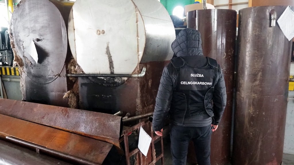 Podlaska KAS zlikwidowała leśną bimbrownię w okolicach Żedni