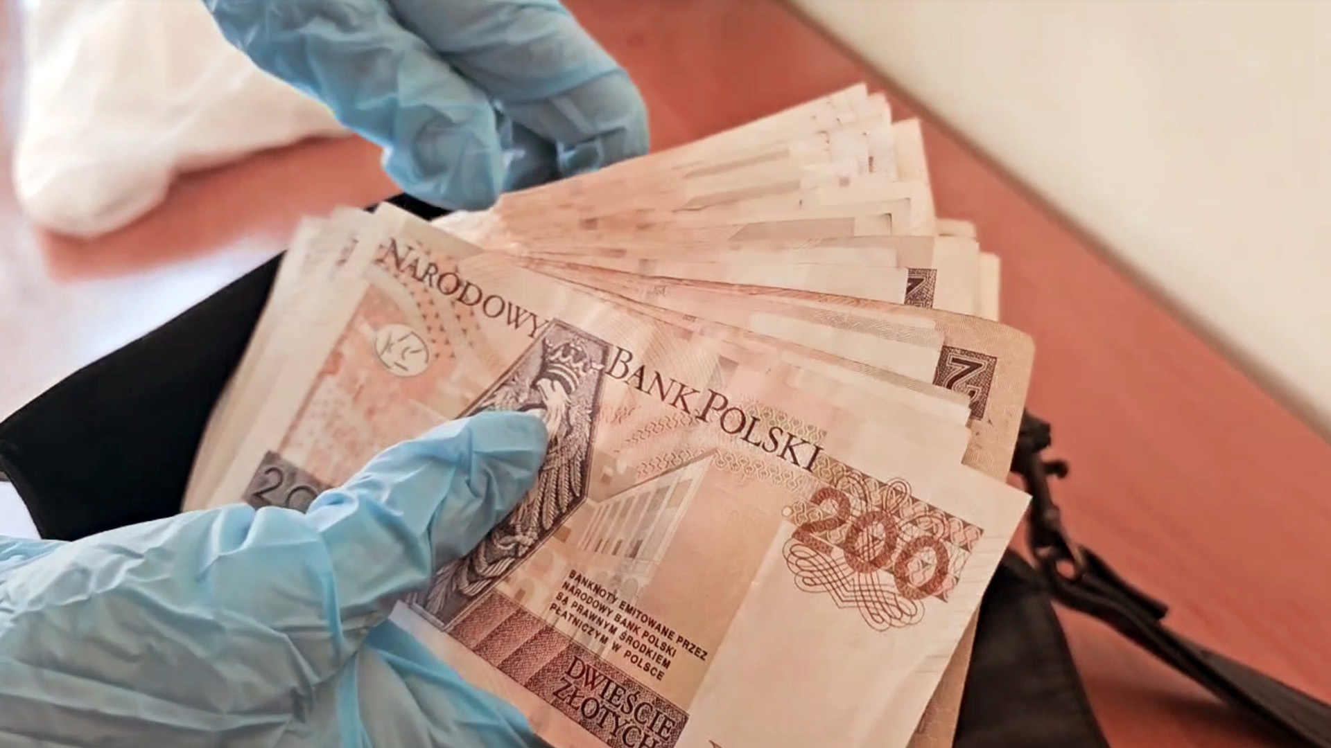 Senior nie dał się nabrać oszustom, a na dodatek ich przechytrzył