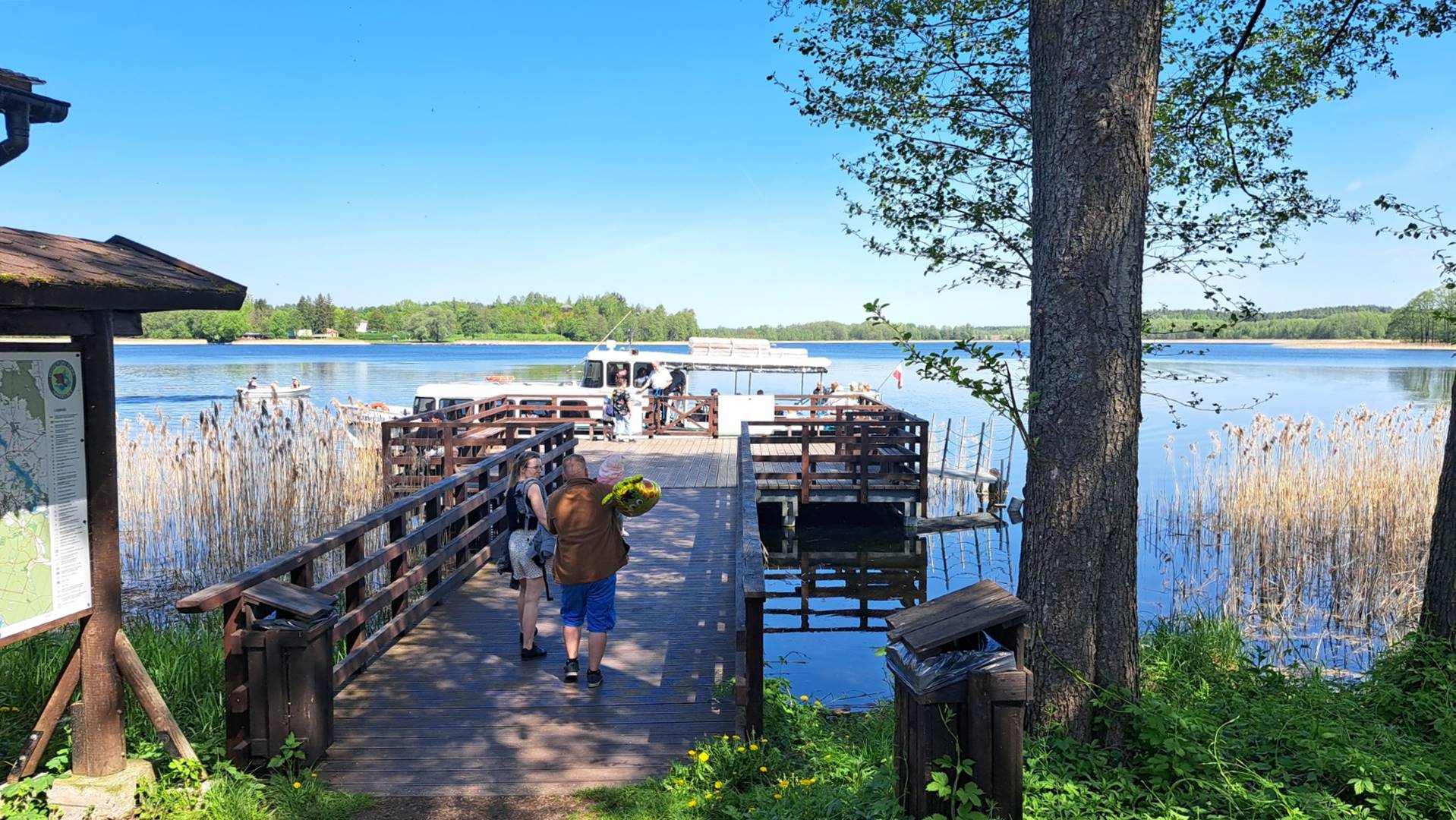 Szukają ciszy i spokoju - tłumy turystów odwiedzają Suwalszczyznę