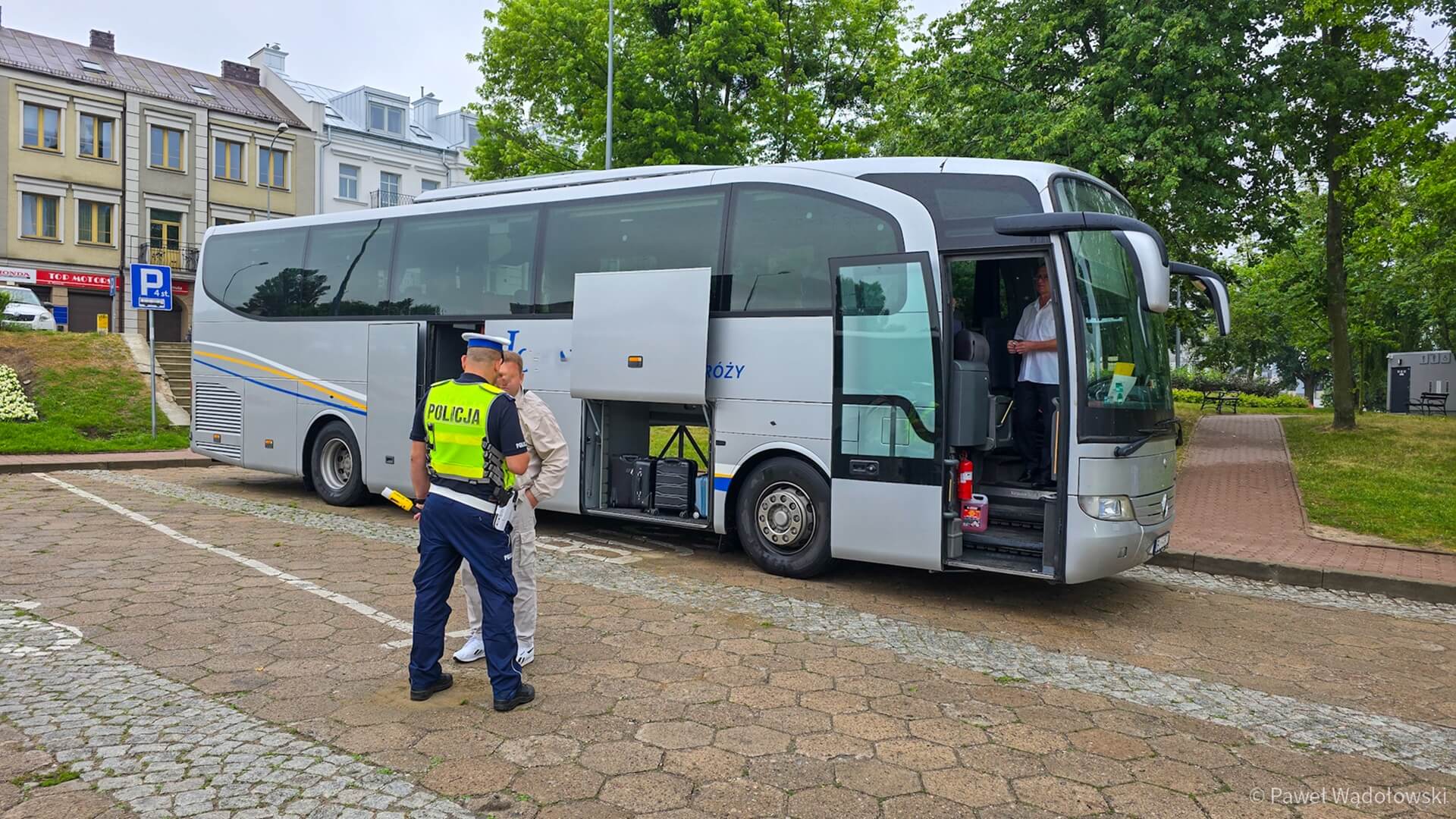 Policjanci przeprowadzają coraz więcej kontroli stanu technicznego autobusów