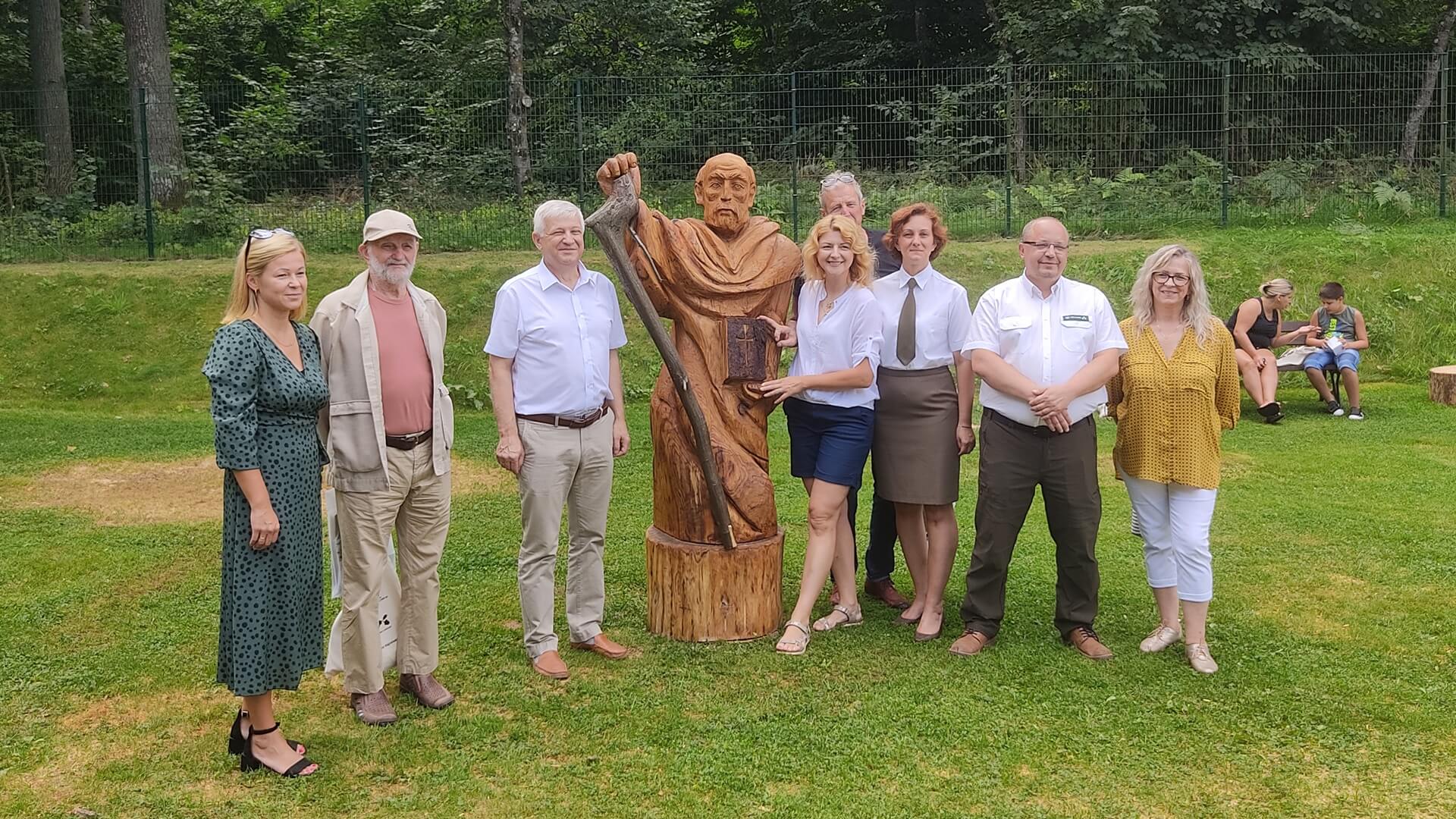 Plener rzeźbiarski w Hajnówce - artyści stworzyli drewniane dzieła sztuki [zdjęcia]