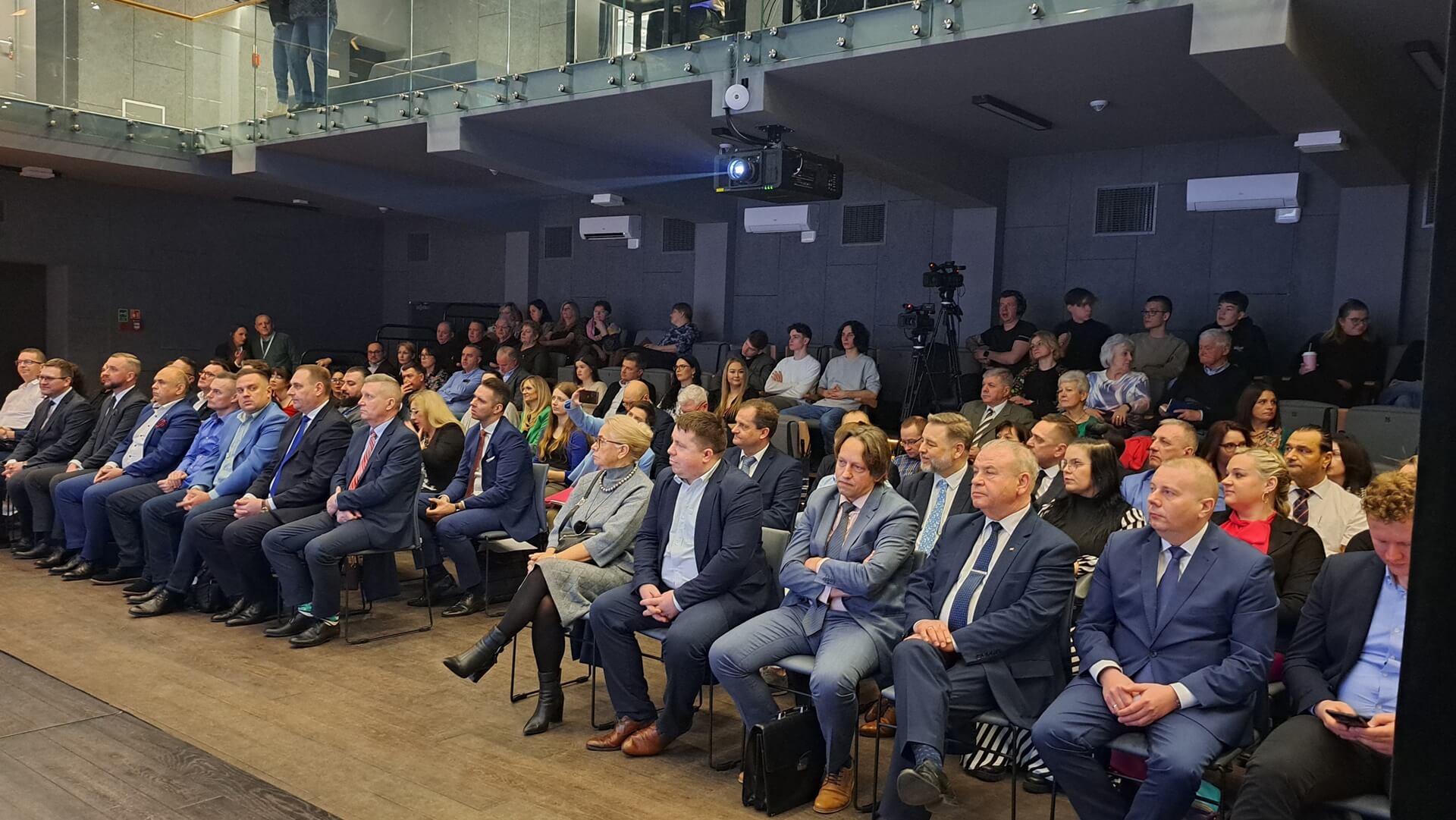 O rozwoju cyfryzacji i sztucznej inteligencji rozmawiali uczestnicy konferencji w Łomży