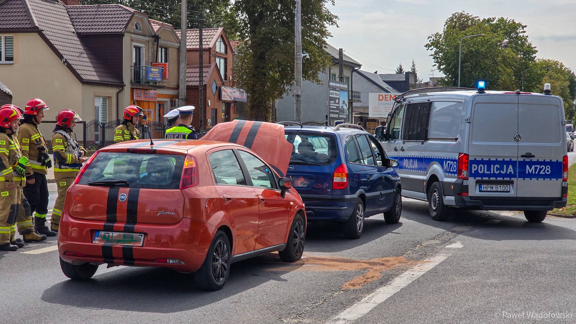 Zderzenie dwóch samochodów osobowych na Al. Legionów w Łomży. 2-letnie dziecko trafiło do szpitala
