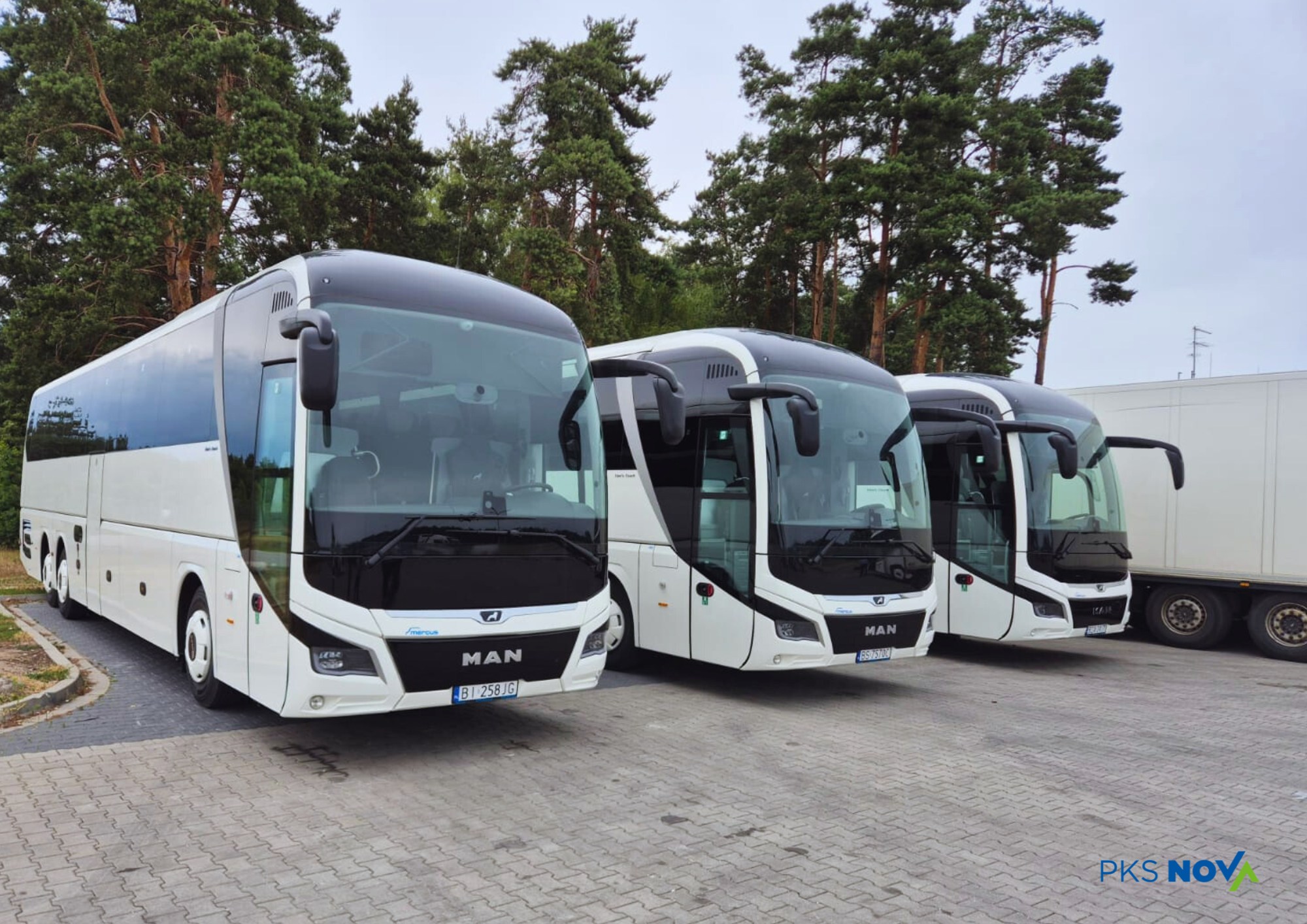 Spółka PKS Nova wzbogaciła się o trzy nowe autobusy rejsowe