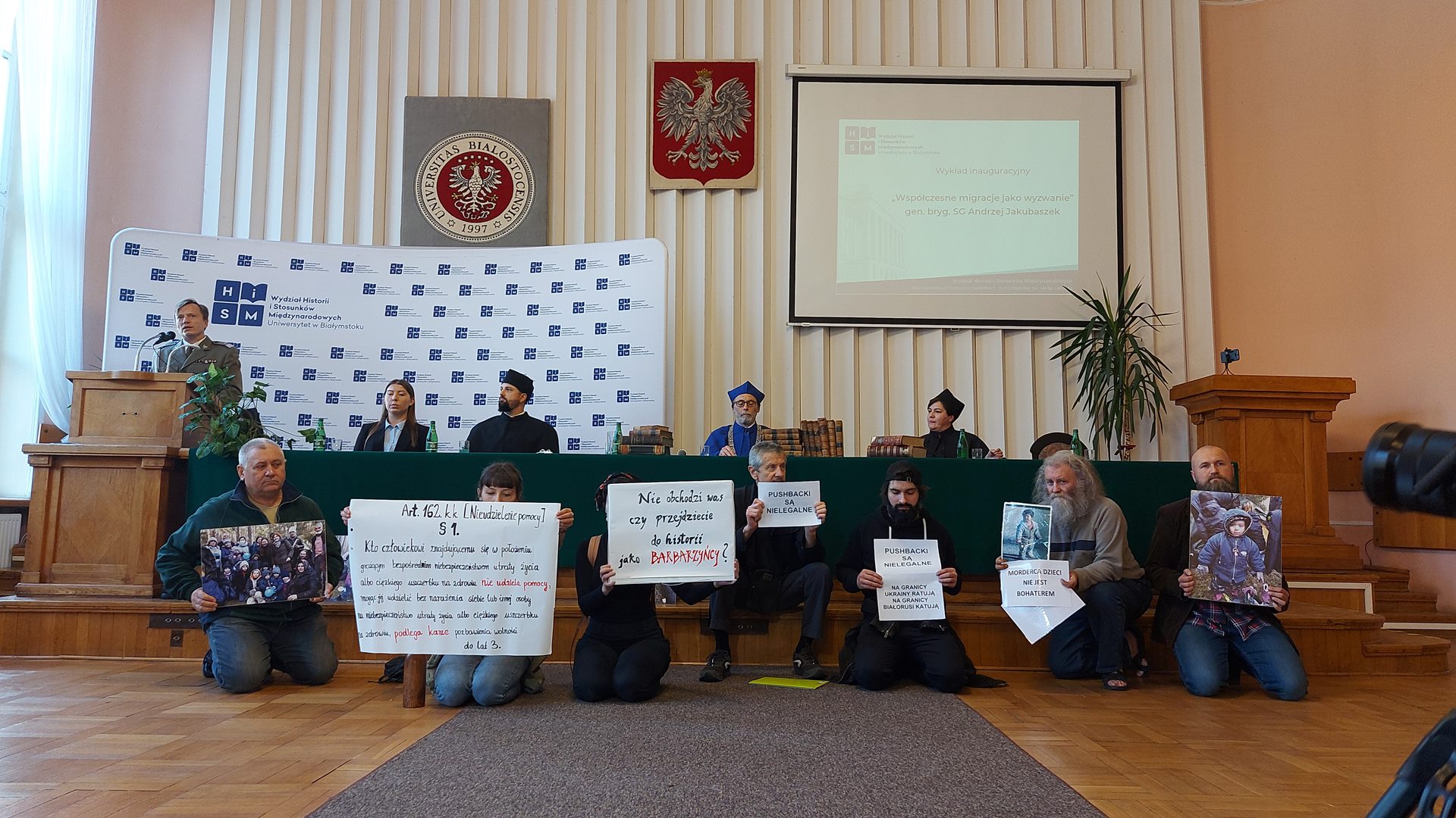 Incydent podczas inauguracji roku akademickiego na Wydziale Historii i Stosunków Międzynarodowych UwB