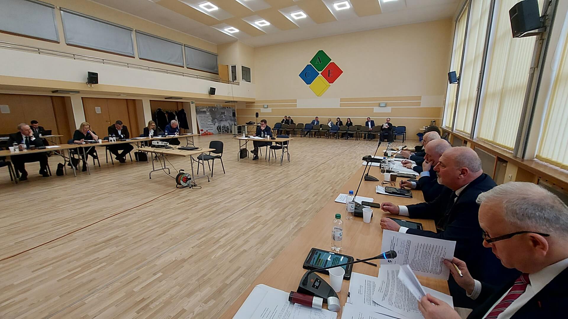 Radni powiatu augustowskiego przyjęli stanowisko ws. poszanowania imienia św. Jana Pawła II