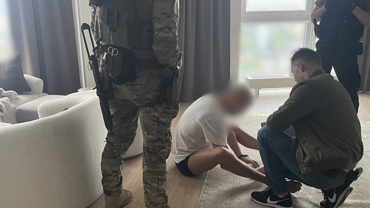 Policjanci z Łomży zlikwidowali grupę przestępczą, która sprzedawała luksusowe samochody