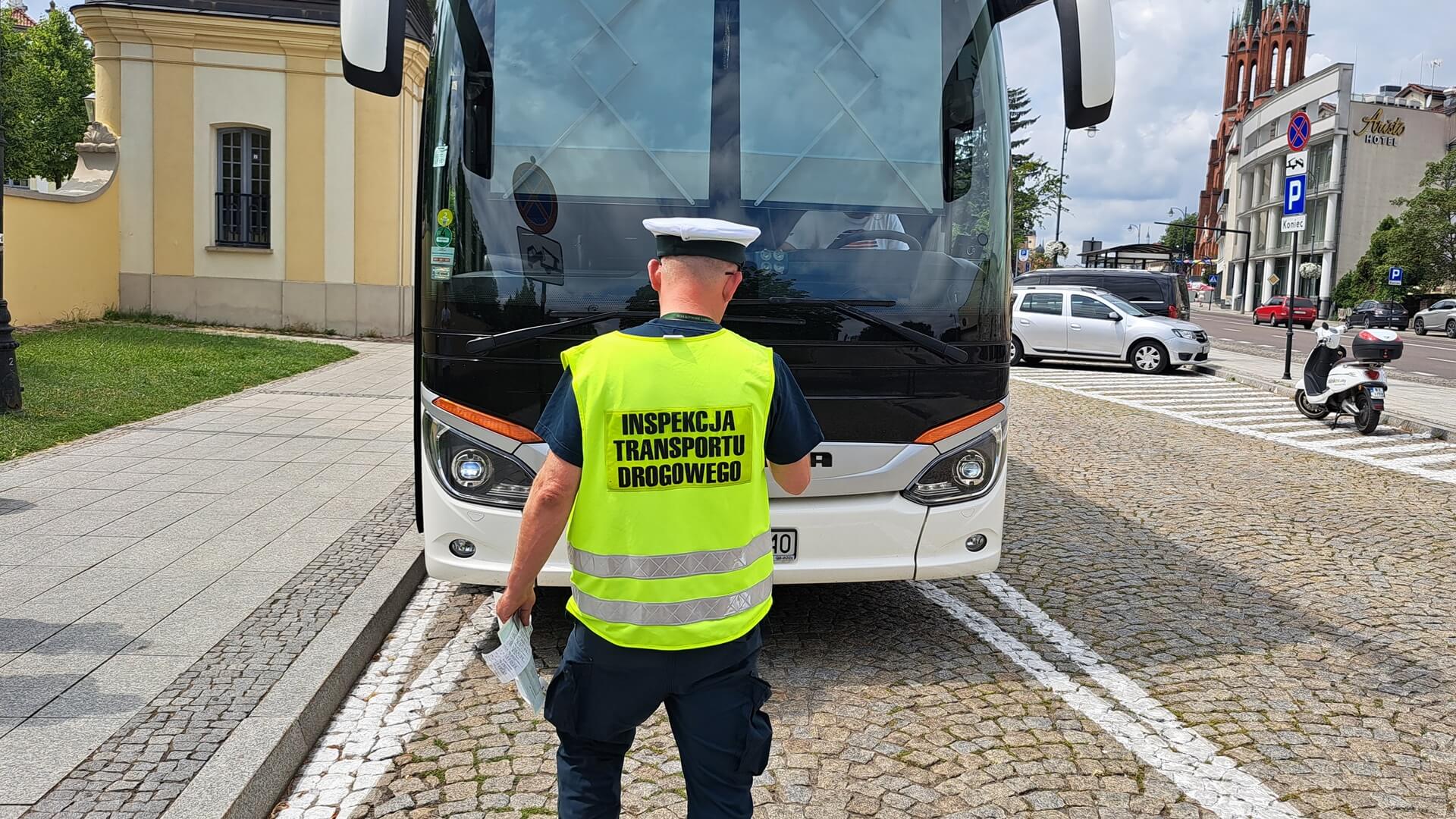 Na podlaskich drogach trwają wzmożone kontrole autobusów
