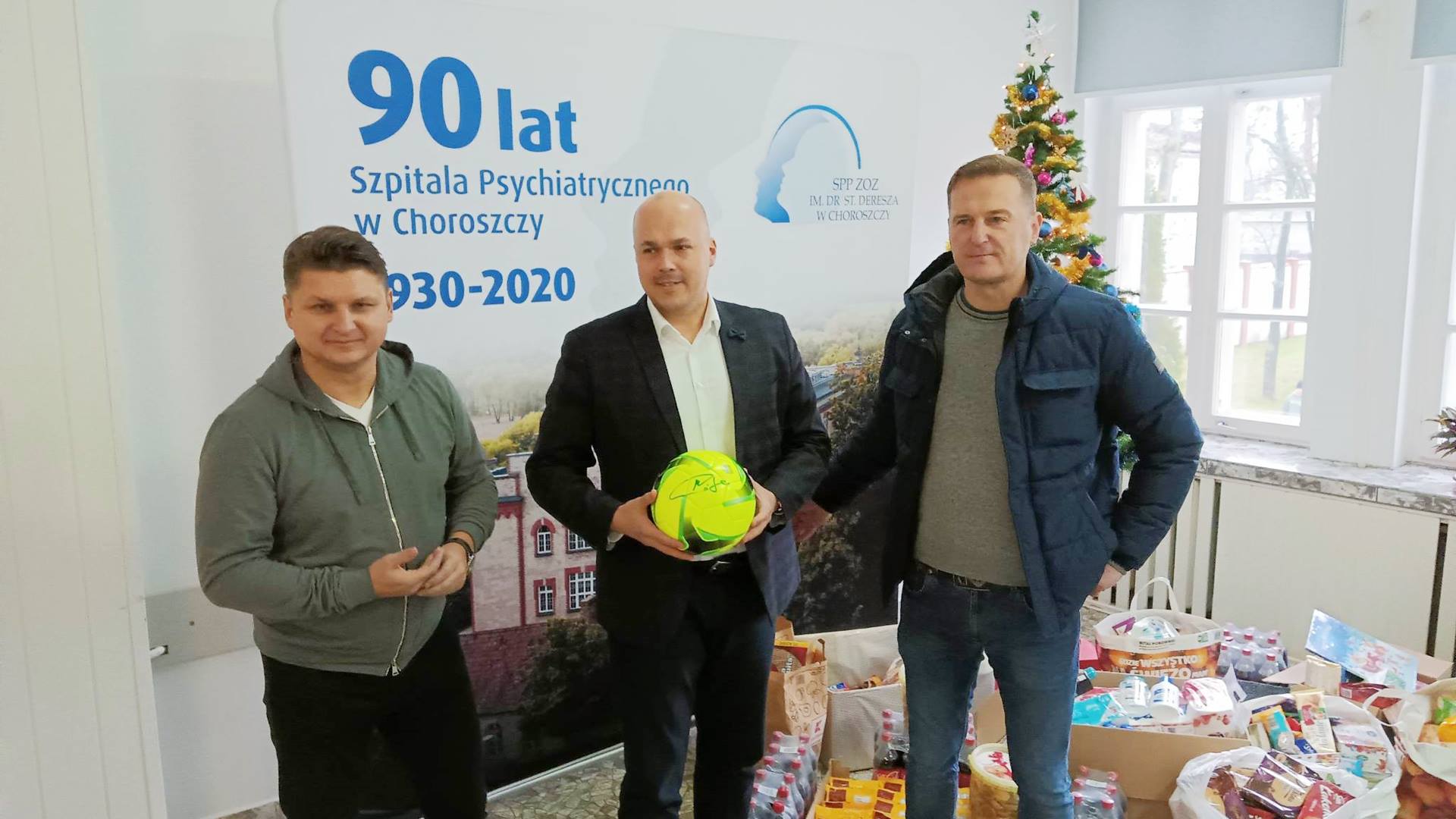 Pacjenci szpitala psychiatrycznego w Choroszczy otrzymali dary - prezenty przekazali zawodnicy Allstars Jagiellonia