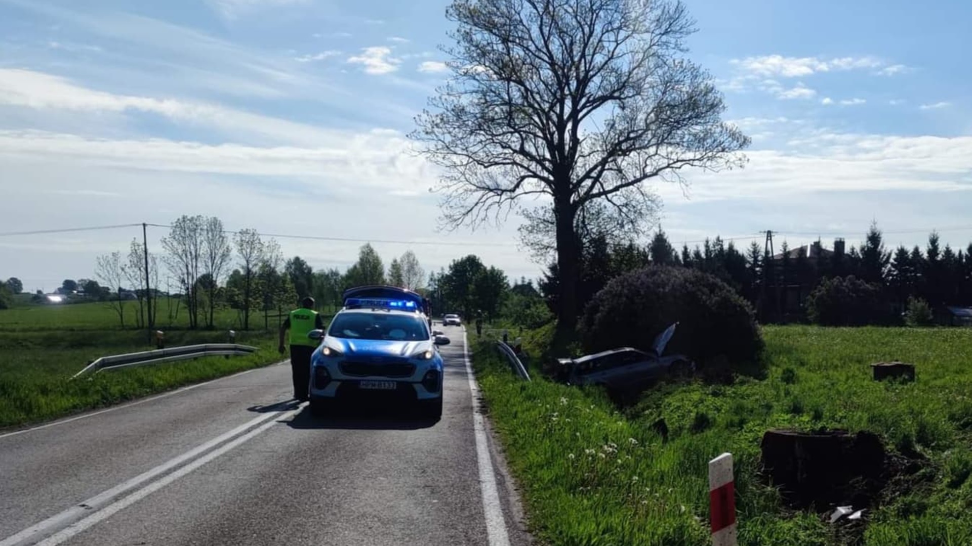 Dwie osoby trafiły do szpitala po wypadku niedaleko miejscowości Zaleskie
