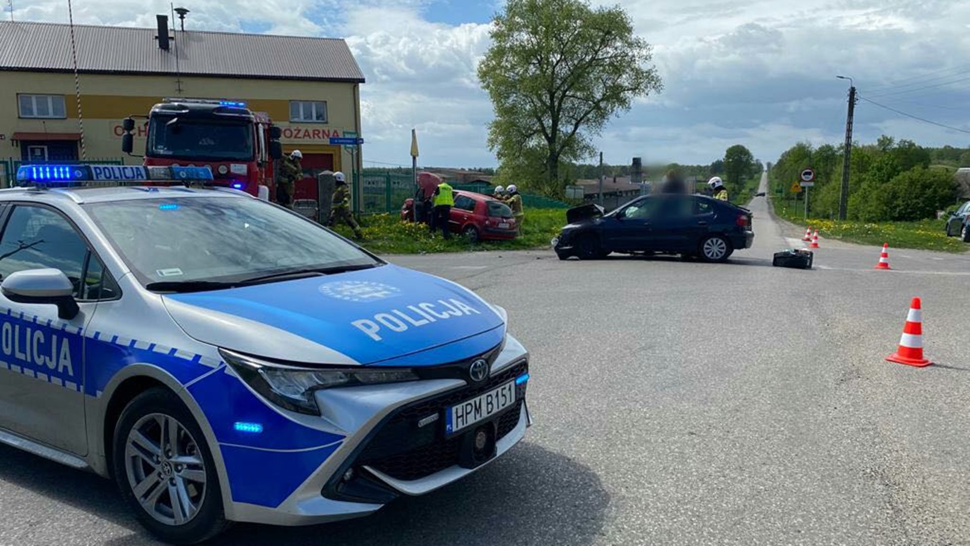 Dwa auta zderzyły się w Rutkach Kossakach - 6 osób trafiło do szpitala