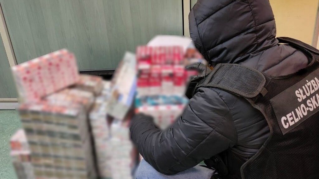 KAS zlikwidowała w Dąbrowie Białostockiej "dziuplę" z papierosami z przemytu