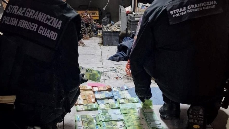 Członkowie grupy przestępczej odpowiedzialni za przemyt papierosów z Białorusi zatrzymani